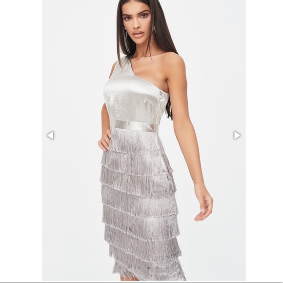 Stunning Lavish Alice dress - Picture 3 of 9